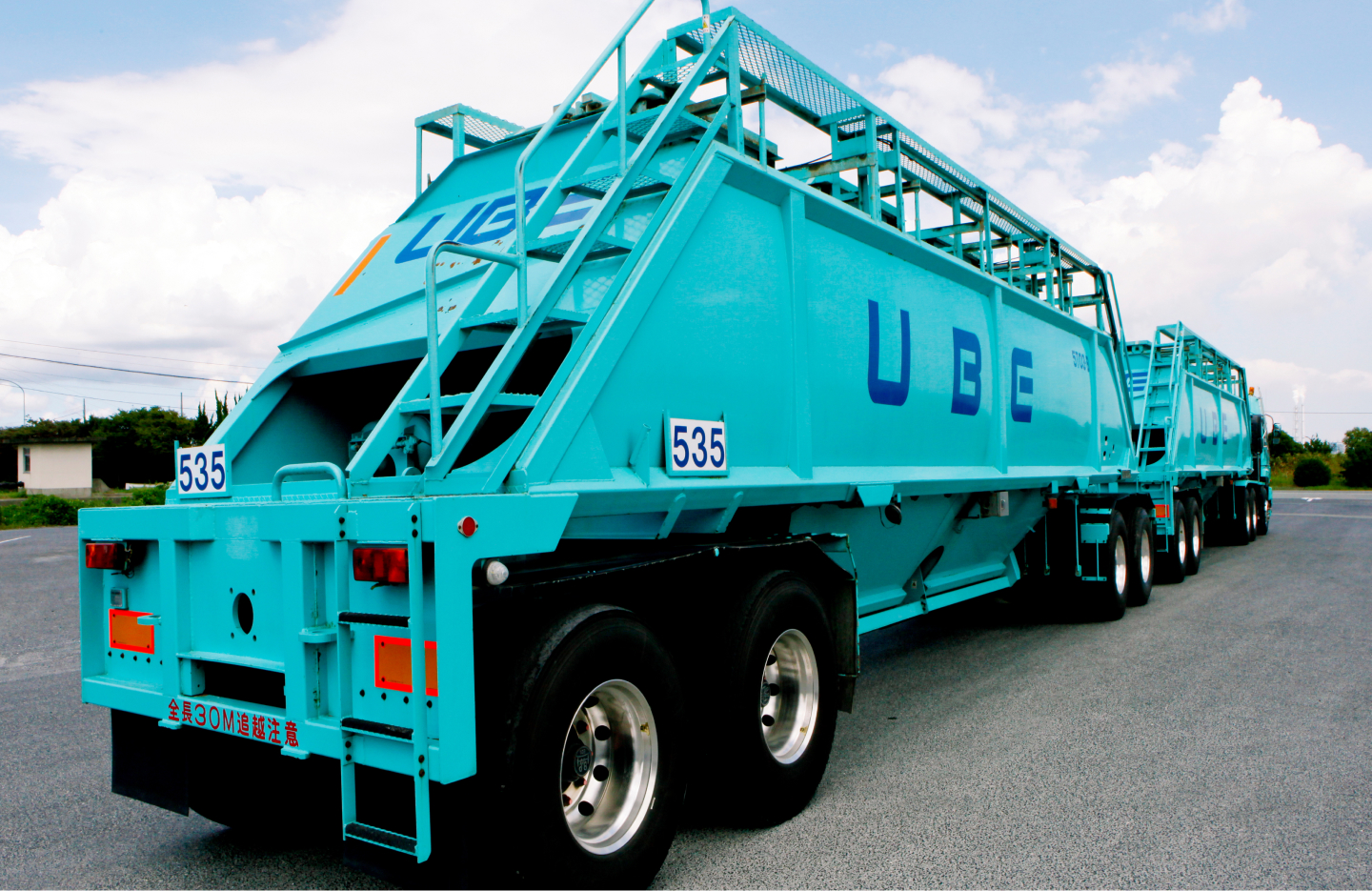 ダブルストレーラー（44t×44t）