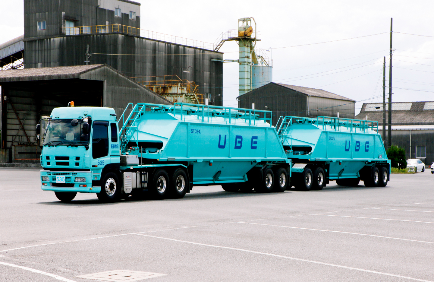 ダブルストレーラー（44t×44t）